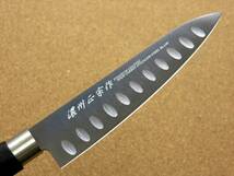 関の刃物 ペティナイフ 13cm (130mm) ディンプル チタンコーティング 果物包丁 野菜 果物の皮むき 飾り切り 小型両刃 右利き用 日本製_画像4