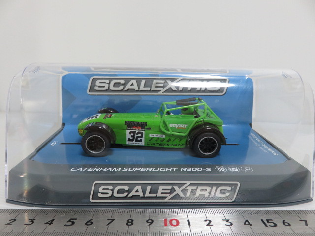 Scalextric C3871 Caterham Superlight "Wiggins No.32" 1:32 Auto Slotcar