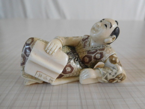 期間限定値引きセール　根付　Netsuke　貴重な天然素材　象牙風　マンモス　微細彫刻　在銘　　