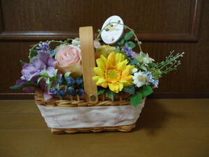 ! work adjustment!a-tifi car ru flower! artificial flower! rose! apple! purple . flower! Berry! basket arrange! three person see! arrange! ornament! final product!