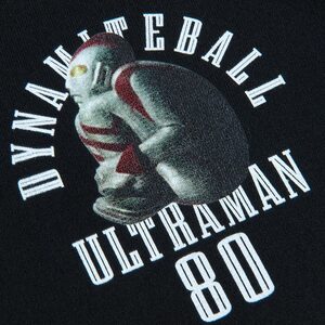  обычная цена 3850 иен Event ограниченный товар Ultraman 80 Dyna мой to мяч футболка M размер стрела .. Hasegawa первый . чёрный яркий палочка иллюстрации автограф 