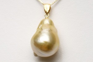  south . White Butterfly pearl pearl pendant top 15mm natural Gold color K18 made 