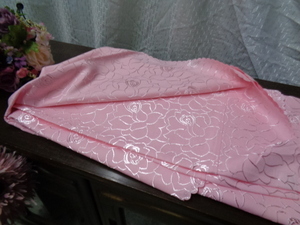 高級テーブルクロス　ホテル使用　大判丸型260　花柄織込刺繍　ピンク　クリーニング済
