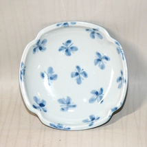 29◆初荷です ◆茶道具 館林源右衛門 「花紋銘々皿」 5枚 14cm ◆共箱 可愛い絵付けで使いやすいサイズです 有田焼 是米木窯_画像6