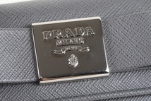 【超美品】PRADA プラダ サフィアーノレザー リボン 6連キーケース グレー 箱付き 小物【JX35】_画像5