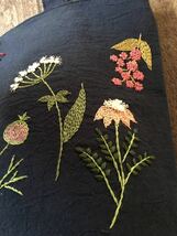 お花いっぱいの手刺繍＊トートバッグ＊ネイビー＊ハンドメイド_画像4