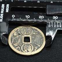 【柊】A-504 中国古銭 絵銭 径25.8mm 厚み1.4mm 重さ4g 真贋不明_画像7