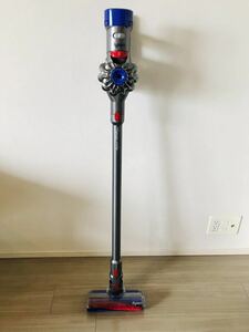 Dyson V8 Fluffy(フィルターの蓋に破損あり)