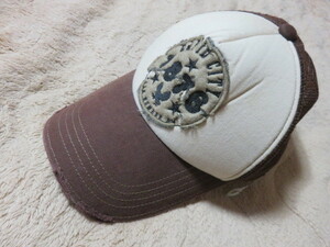 1876 ダメージデザイン キャップ 帽子 ぼうし メッシュ サイズフリー 57~59cm ブラウン 後部でサイズ調整できます エンブレム 刺繍 未使用