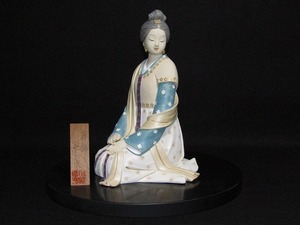 b10-6177[NAK] 博多人形 川崎幸子 作 「耳飾」 美人物 伝統工芸士 卓越技能保持者 日本人形