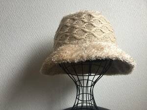 * unusual material combination. hat * light beige *10629