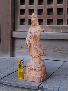 【新品仏像】木製 無垢天然木/観音菩薩立像/観世音菩薩立像/仏師手彫 高さ約28cm