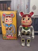 新品未使用☆即発送可 BE@RBRICK ベアブリック400% 不二家 招き猫 ペコちゃん 銀メッキ 全高約28CM 置物 フィギュア_画像1