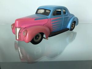 送料無料　1/18 フォード　1940 カスタム　クラシックカー　ホットロッド　ミニカー　UNIVERSAL HOBBIES FORD CUSTOM HOT ROD