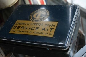 102259 UK ヴィンテージ　ダイナモスターターブラシ缶 SERVICE KIT　UK　 英国 アンティーク イギリス ビンテージ 　当時物　