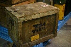 102008 Vintage box BSA wood box export for tree box garage UK antique England Vintage in dust real 