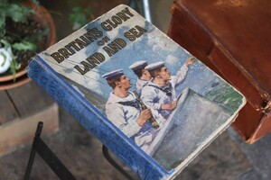 101918 洋書 「Britain's Glory on Land and Sea Hardcover &#8211; 1947」本 自動車 外車 洋書 スーパーカー 旧車 ヒストリックカー 英国