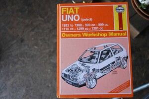 101917 洋書　フィアットマニュアル　Fiat Uno Manual By Haynes　本 自動車 外車 洋書 スーパーカー 旧車 ヒストリックカー 英国