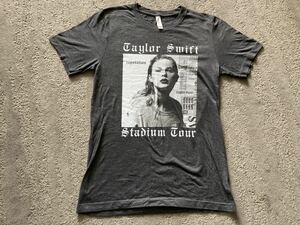 【レアライブTシャツ】 TAYLOR SWIFT [テイラー・スウィフト] 『REPUTATION STADIUM TOUR 2018』 Sサイズ