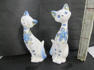  pair cat rhinestone decoration attaching ceramics ornament 2 body present condition 1 body angle . peeling equipped good seeing 