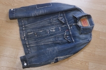 H903　即決　Levis　70505-0049 フェイデッドブルーリペアー ダメージ リペア加工 デニムジャケット 廃盤モデル ヴィンテージ Gジャン_画像1