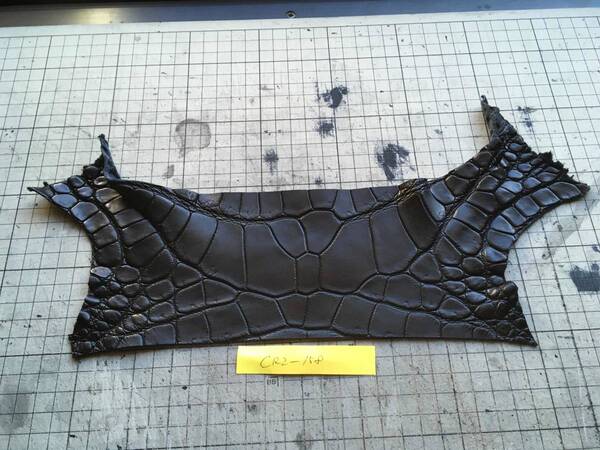 CR2-158★特大マットブラック野性味最高級クロコダイル レザークラフト バイカーズアイテム ライダース はぎれ ハギレ コインケース カード
