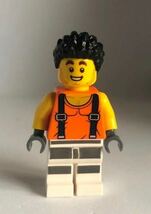 即決 新品 未使用　レゴ LEGO ミニフィグ　タウン　マッチョな男の人　ミニフィギュア 　シティ　サスペンダー　男性_画像1