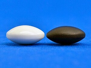 連珠用碁石(白75粒・黒75粒)　硬質ガラス碁石　新生・松(厚み約10mm)