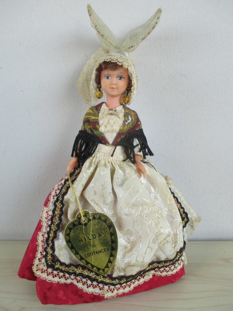 売り半額 フランス民族衣装￼の少女、ミニョネット￼ おもちゃ/人形