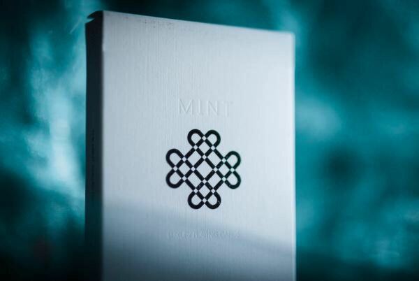 【限定、レア】MINT 2 - Luxury Playing Cards