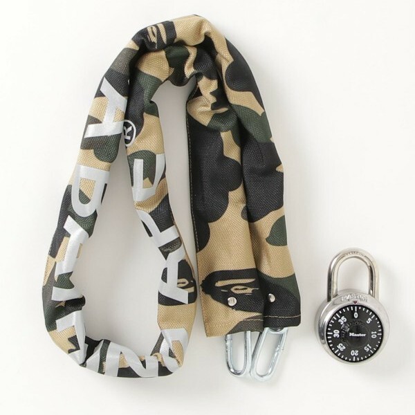 A BATHING APE 1ST CAMO CHAIN LOCK