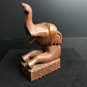 [BY741] 木彫 象 置物 高さ約25cm 細密彫 彫刻 オブジェ インテリア ディスプレイ 工芸品 アジアン雑貨