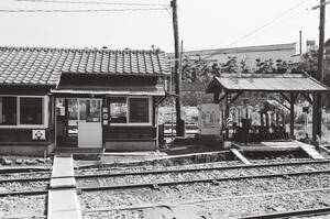 飾って楽しむ鉄道写真（昭和の駅in九州：後藤寺線 貨物駅　起行） NO.58750012