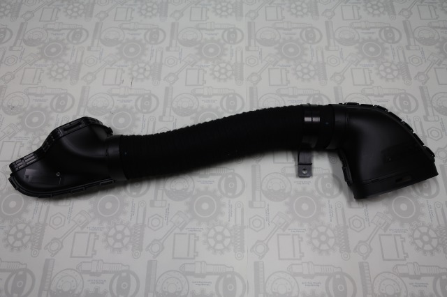 ☆純正品・新品・未使用☆ メルセデスベンツ W203 インテークダクト 2710900282