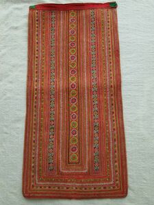 モン族刺繍古布 はぎれ 民族衣装 タペストリー アジアン雑貨 エスニック布 リメイク素材 生地 壁飾り Vintage hmong fabric