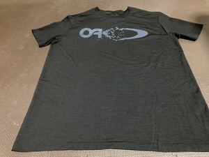  new goods OAKLEY black, Logo light gray short sleeves stretch tops size M