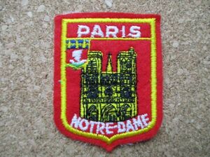 70s フランスPARISパリNOTRE-DAMEノートルダム大聖堂ビンテージ フェルト刺繍ワッペン/アップリケ王冠パッチ旅行エンブレム土産ヨーロッパ