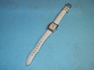 【婦人用 腕時計】nunc キラキラ 腕時計 四角 ベージュ JAPAN MOVEMENT 電池切れ