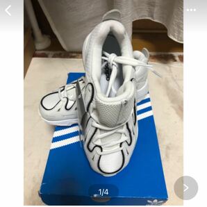 新品　adidas スニーカー　22.5cm