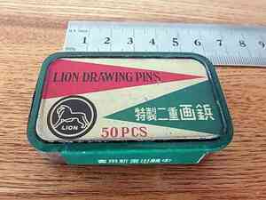 古い画鋲の空き缶■LION DRAWING PINS 50PCS 特製二重画鋲■実用新案出願中■58×36×12㎜/13g ★錆・擦れ・汚れ・小疵など ■送料￥140～