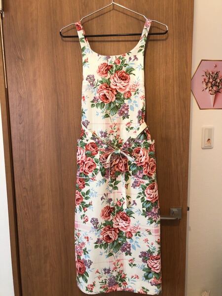 MELANIE’S 花柄エプロン