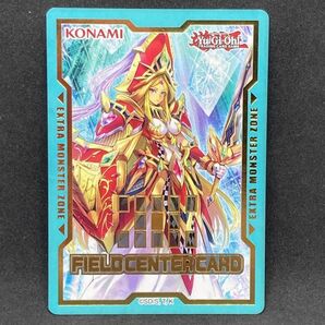 【複数同梱送料一律】 遊戯王 英語 フィールドセンターカード アルカナ トライアンフジョーカー Yu-Gi-Oh! Day プロモの画像1