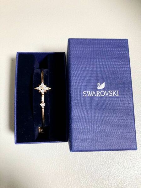 送料無料　新品　未使用　スワロフスキー　SWAROVSKI 星 SYMBOLIC バングル　5494338 ブレスレット　箱あり