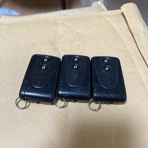 送料無料☆ダイハツ純正 タント　ムーブ　キーレス スマー　トヨタbB パッソセッテ ピクシス 等々　007YUU LO278 2個　LO498 1個　3個 66