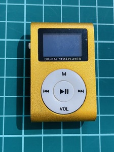 新発売【ゴールドカラー】新品 液晶画面付き MP3 音楽 プレイヤー SDカード式