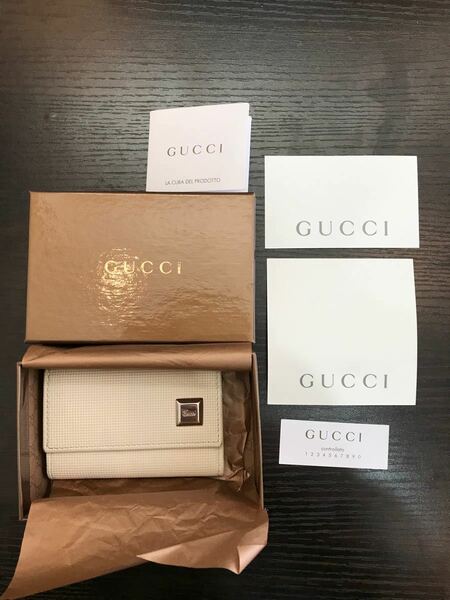 GUCCI キーケース 白　グッチ 6連 シンプル　正規品　ホワイト　