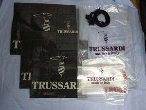 (B-い1-14)TRUSSARDI トラサルディー 手提げ紙袋セット 紙袋 お出かけ バッグ 中古