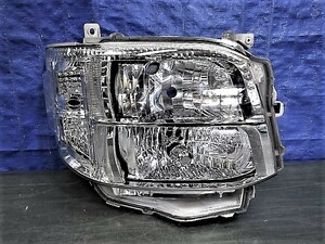 3782　ハイエース　200　中期　3型　右ライト　HID　26-129　純正品　レンズ美品　