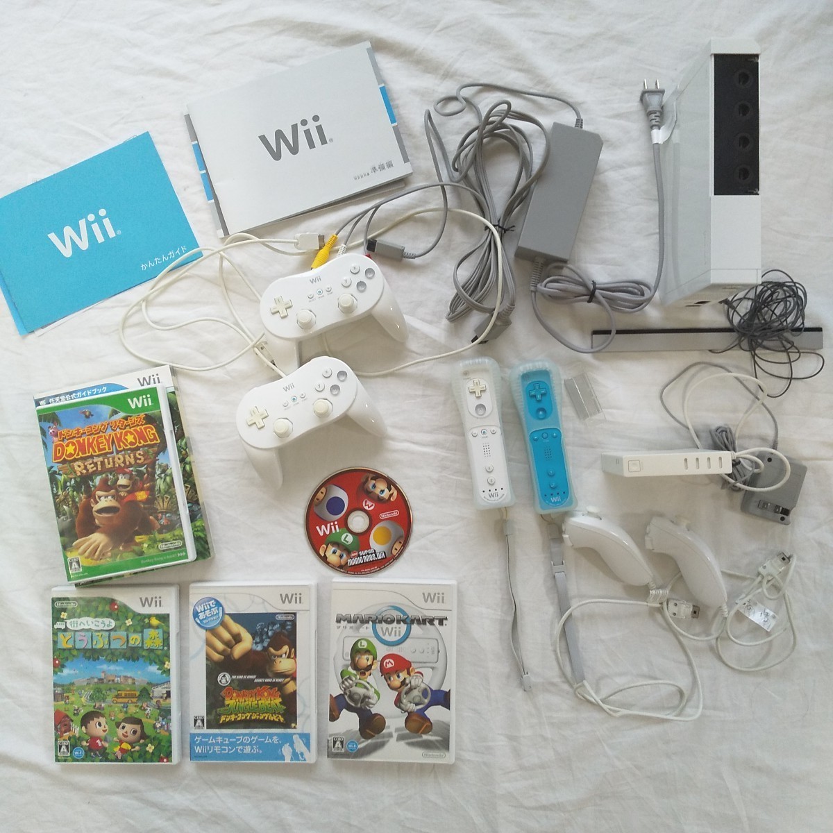 Wii 本体 コード類完備 箱 ソフト5本付き 家庭用ゲーム本体 Wii 本体 コード類完備 箱 ソフト5本付き 家庭用ゲーム本体