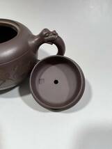 【聚寳齋*紫砂精彫 紫砂壺*牛蓋壺】茶壺 茶道具 中国古美術 時代物 容量：400cc_画像7